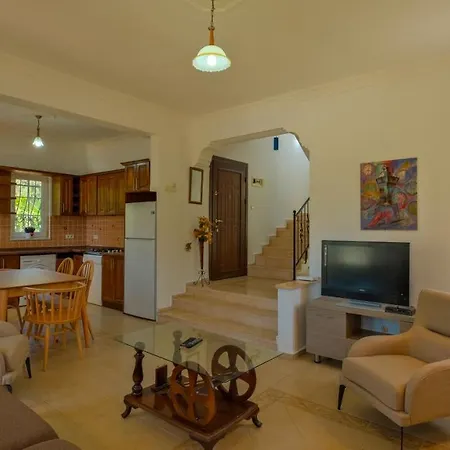 Βίλα With Swimming Pool At Calis 3 Bedrooms *