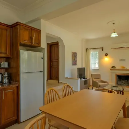 Βίλα With Swimming Pool At Calis 3 Bedrooms *