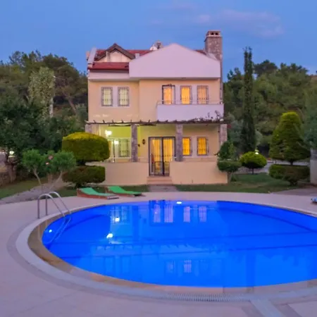 Вилла With Swimming Pool At Calis 3 Bedrooms