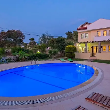 Βίλα With Swimming Pool At Calis 3 Bedrooms